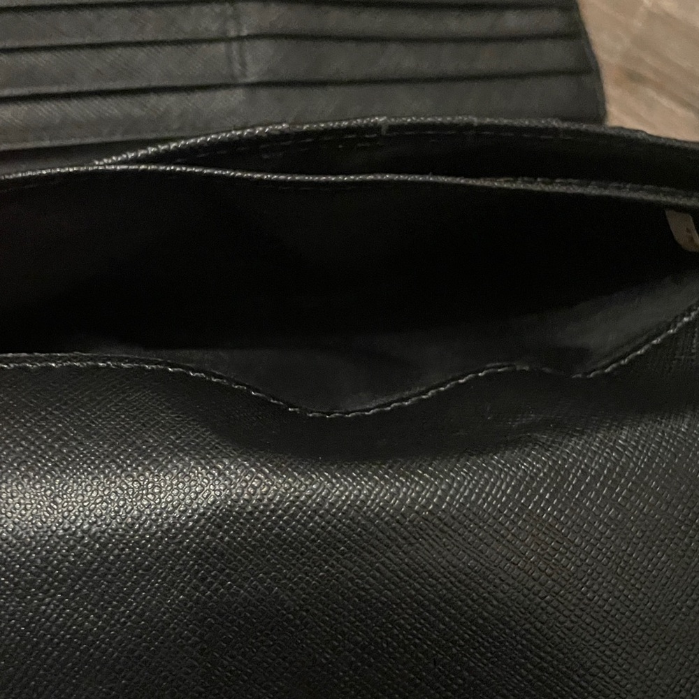 Coach Pebbled Leather Trifold Wallet🖤 - Picture 11 of 14